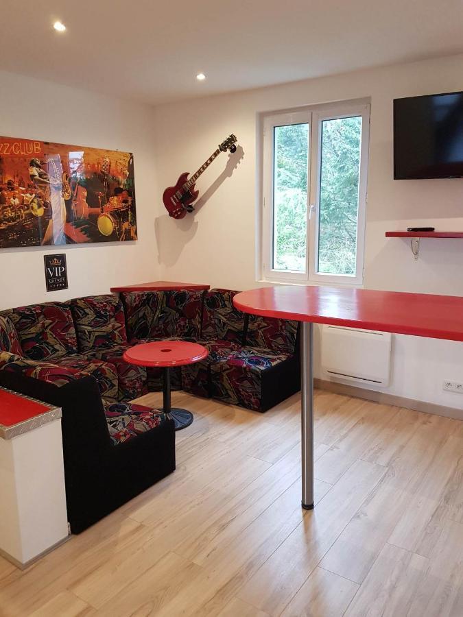 05 - Tres Joli 3 Pieces Neuf 2 Chambres, Logement Tout Equipe Pour 1 A 4 Personnes Maximum, Vue Sur Jardin Avec Parking Privatif, Grand Fourgon Possible, Tout Le Linge De Maison Est Fourni Annesse-et-Beaulieu Extérieur photo